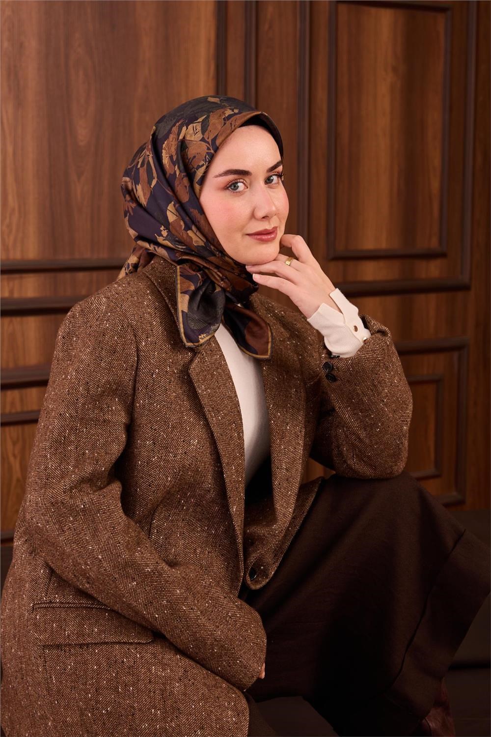 Twill İpek Eşarp Lacivert Çiçek Desenli Tok Duruşlu 90x90