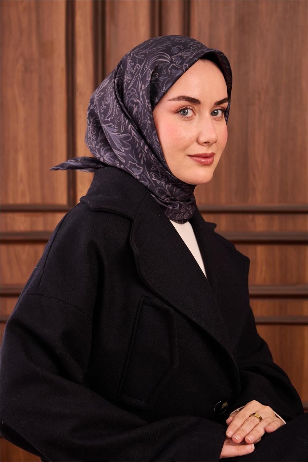 Twill İpek Eşarp Lacivert Çiçek Desenli Tok Duruşlu 90x90