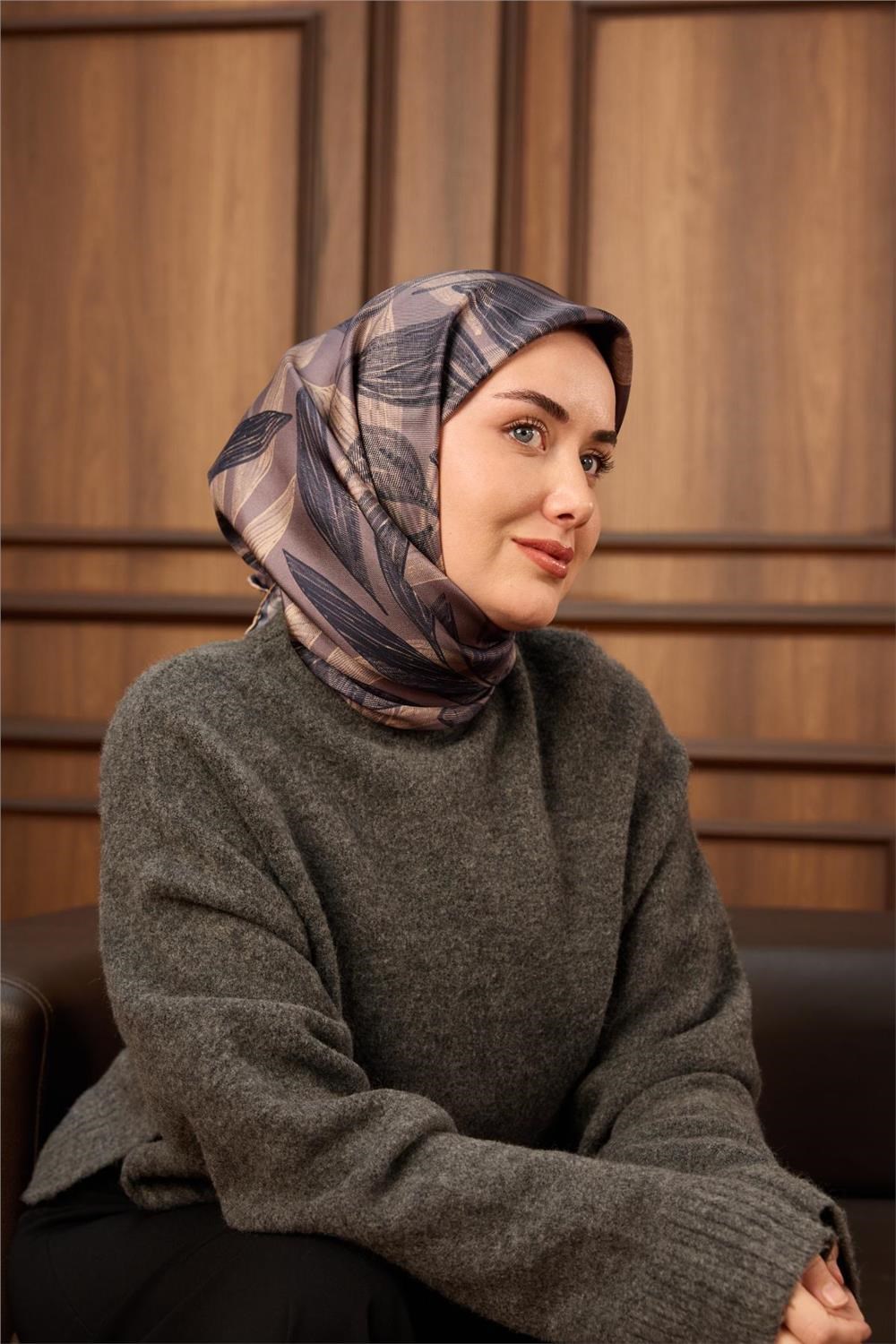 Twill İpek Eşarp Lacivert-Pastel Mor Vizon Geçişli Kaymaz Tok Duruşlu 90x90