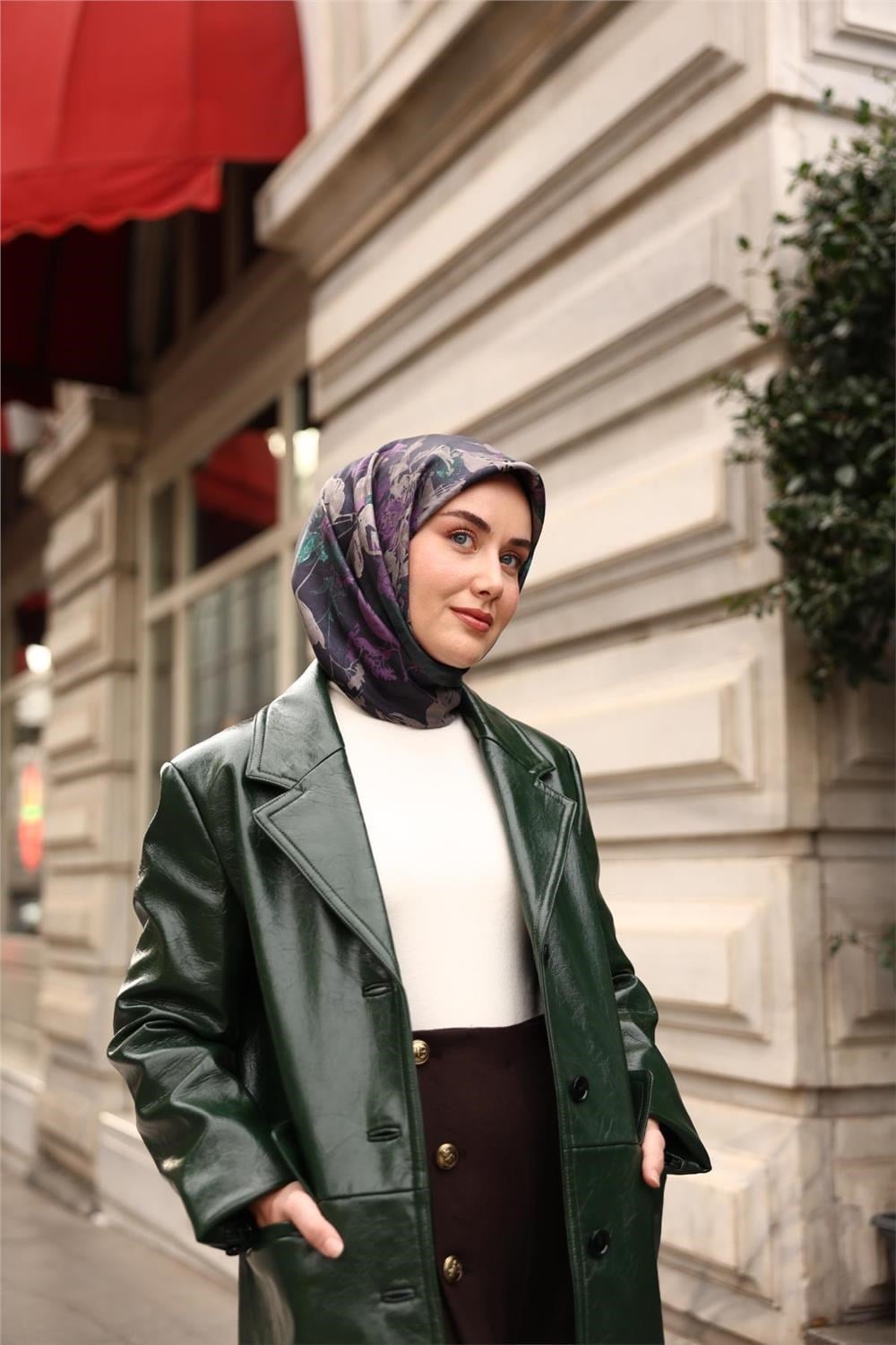 Twill İpek Eşarp Lacivert-Yeşil Çiçek Desenli Tok Duruşlu Kaymaz 90x90