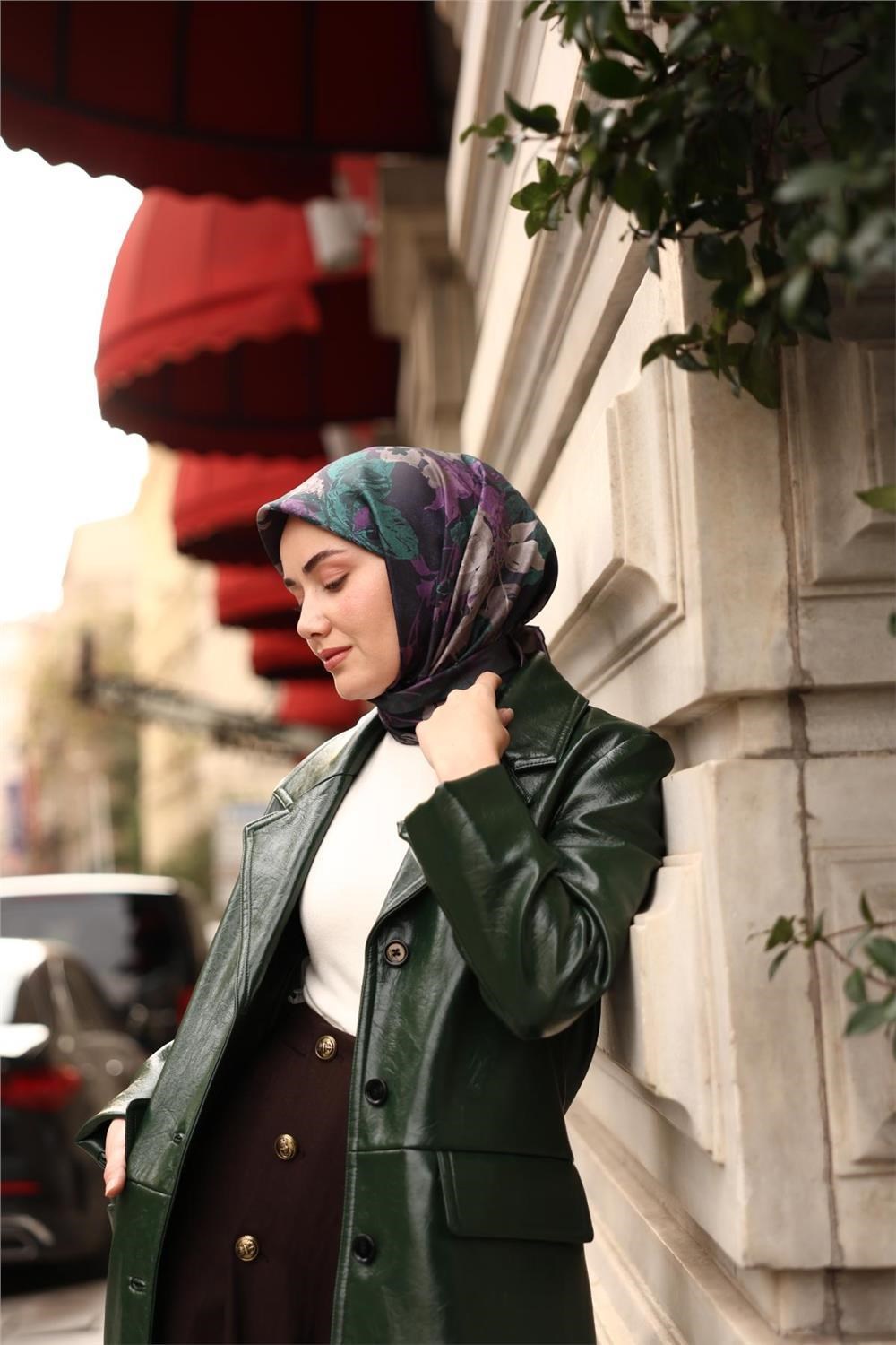 Twill İpek Eşarp Lacivert-Yeşil Çiçek Desenli Tok Duruşlu Kaymaz 90x90