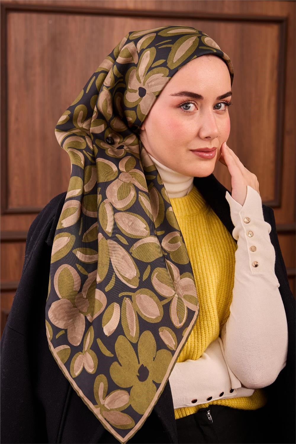 Twill İpek Eşarp Lacivert Yeşil Vizon Papatya Desenli Tok Duruşlu 90x90