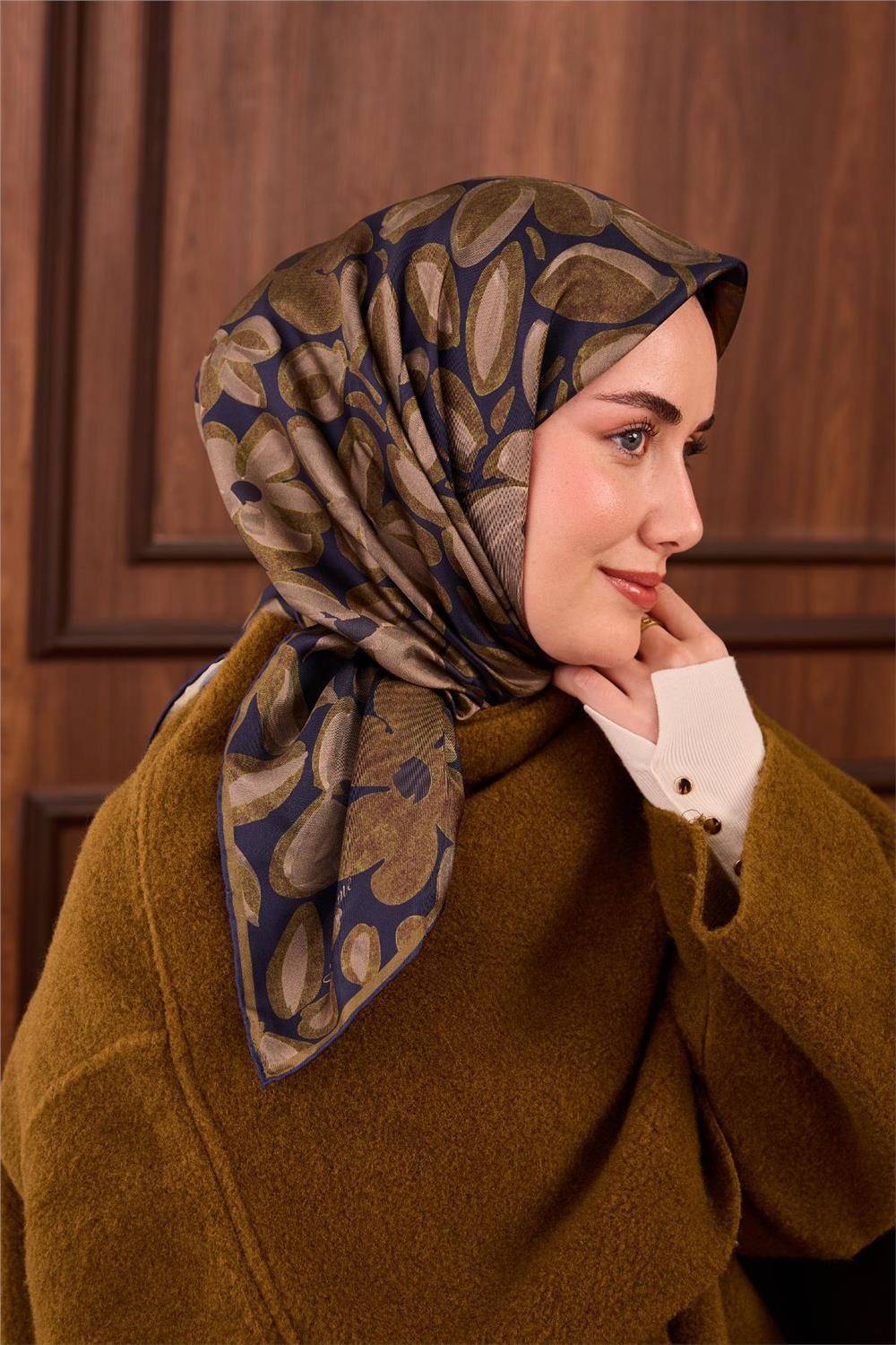 Twill İpek Eşarp Lacivert Yeşil Vizon Papatya Desenli Tok Duruşlu 90x90