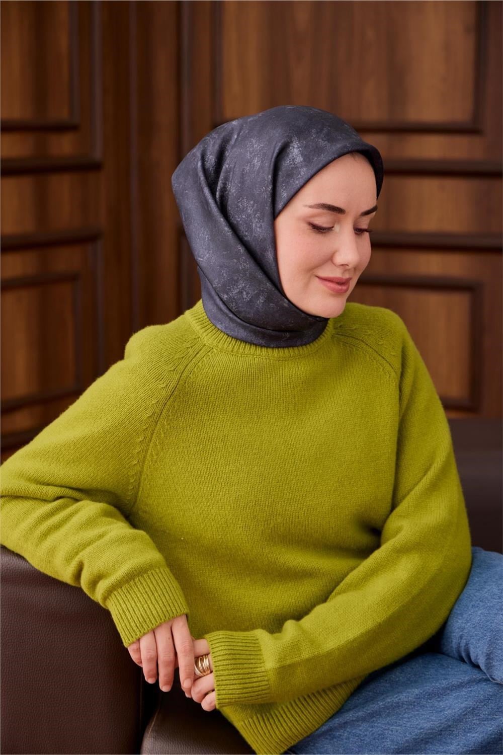 Twill İpek Eşarp Lacivert–Bebe Mavi Desenli Tok Duruşlu 90x90
