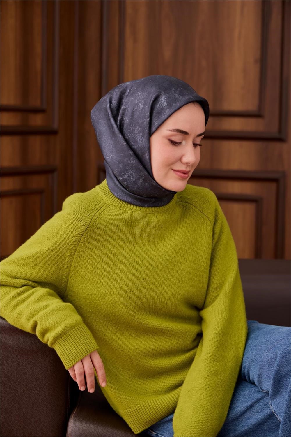 Twill İpek Eşarp Lacivert–Bebe Mavi Desenli Tok Duruşlu 90x90