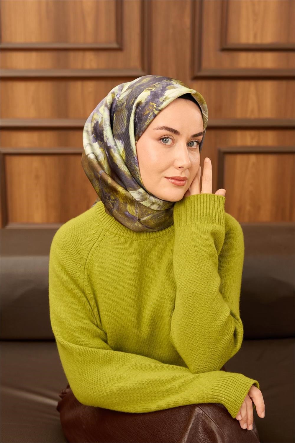 Twill İpek Eşarp Lila-Kına Yeşili Desenli Tok Duruşlu 90x90
