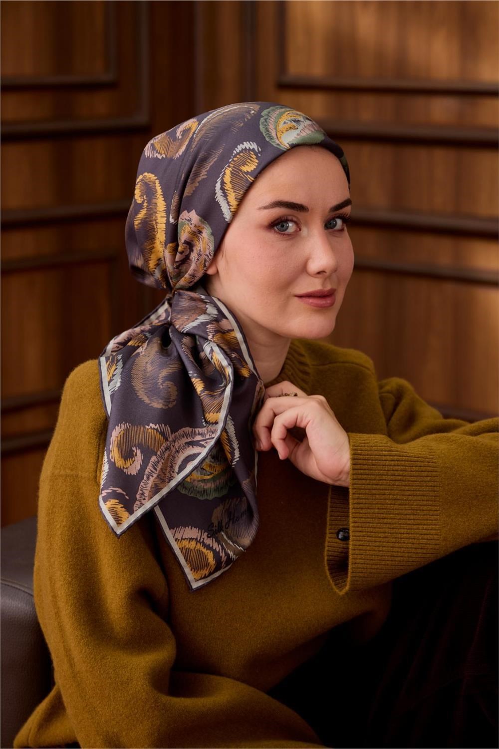 Twill İpek Eşarp Mavi Gri-Hardal Desenli Tok Duruşlu 90x90