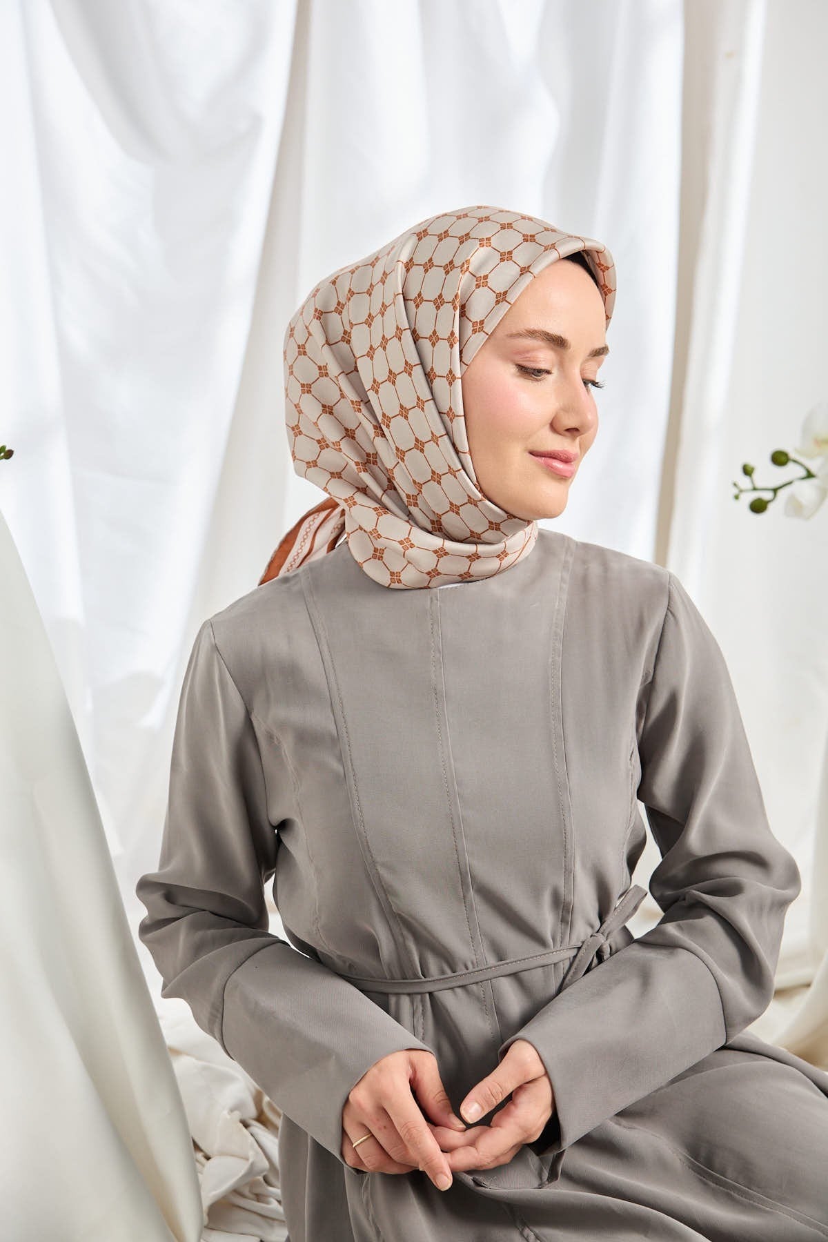 Twill İpek Eşarp Monogram Taş