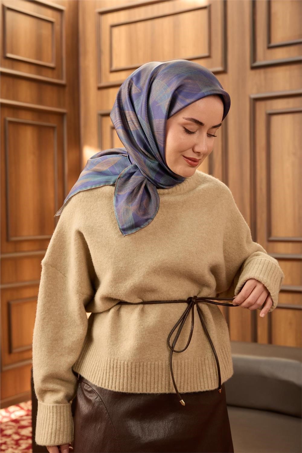 Twill İpek Eşarp Mor-Civert Vizon Çağla Geçişli Kaymaz Tok Duruşlu 90x90