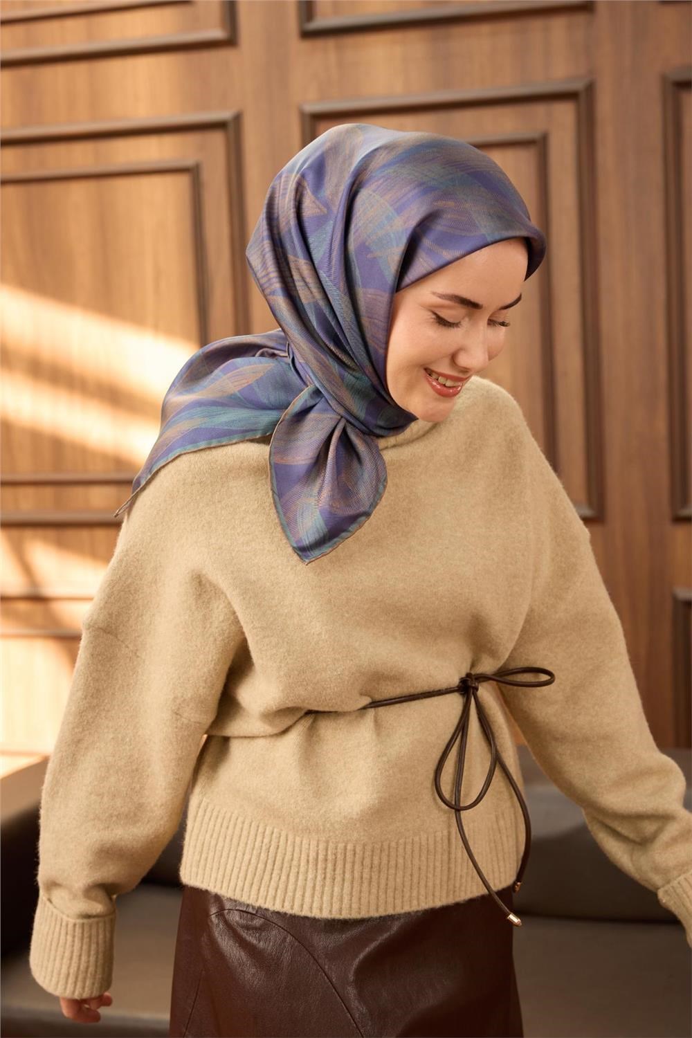 Twill İpek Eşarp Mor-Civert Vizon Çağla Geçişli Kaymaz Tok Duruşlu 90x90