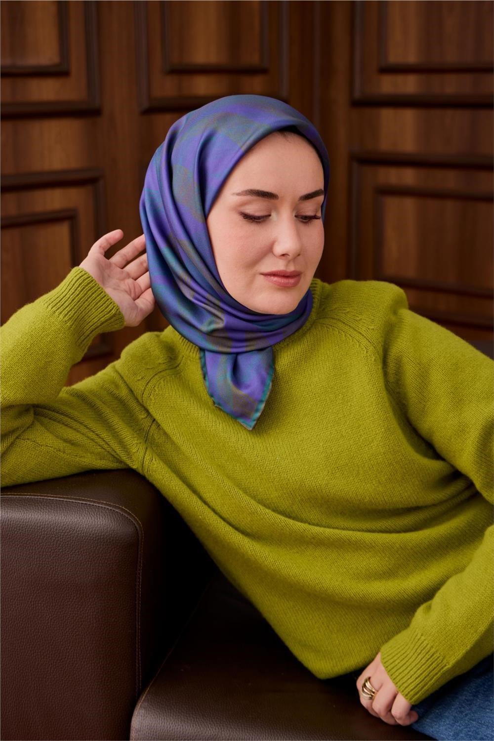 Twill İpek Eşarp Mor-Civert Yeşil Geçişli Kaymaz Tok Duruşlu 90x90