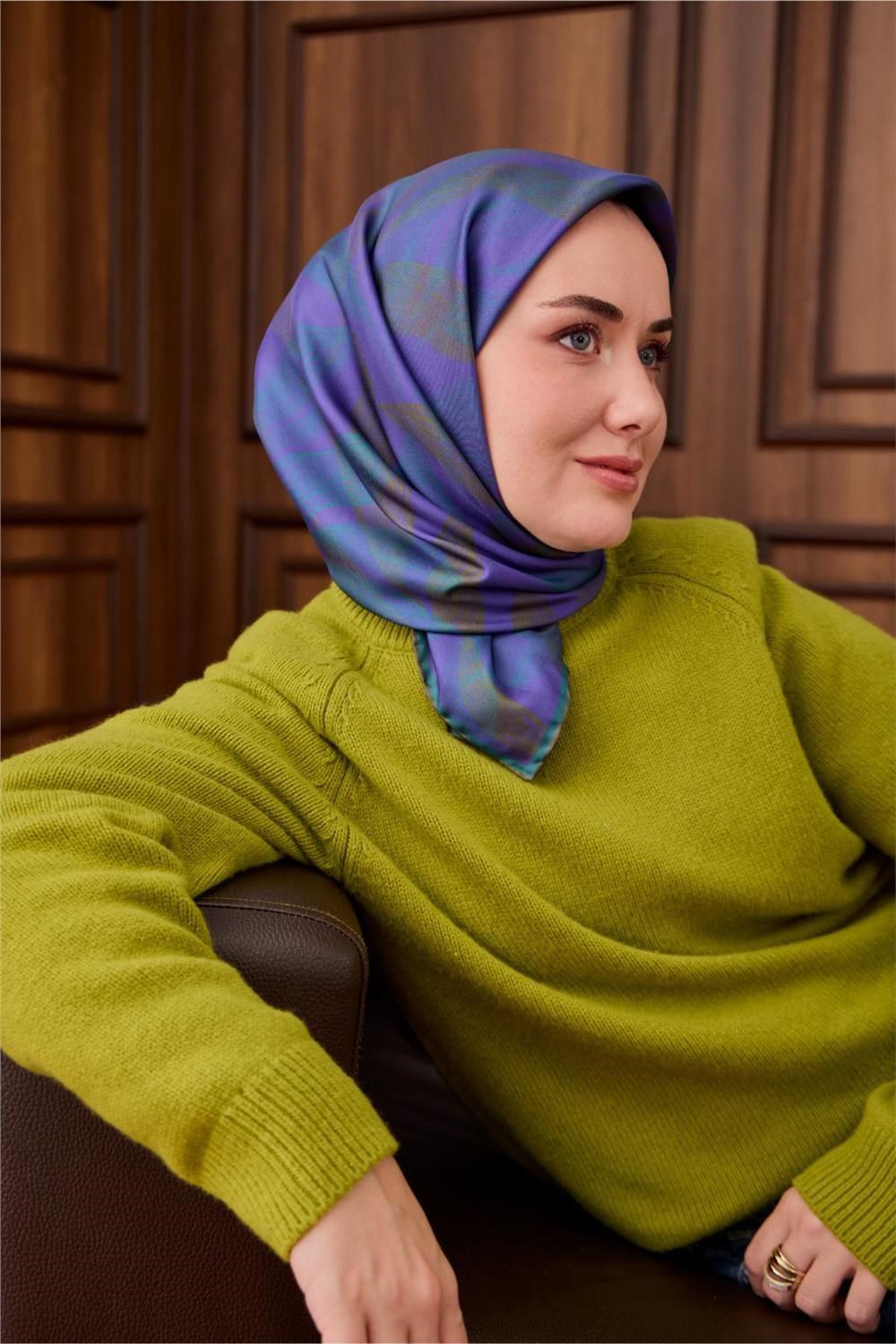 Twill İpek Eşarp Mor-Civert Yeşil Geçişli Kaymaz Tok Duruşlu 90x90
