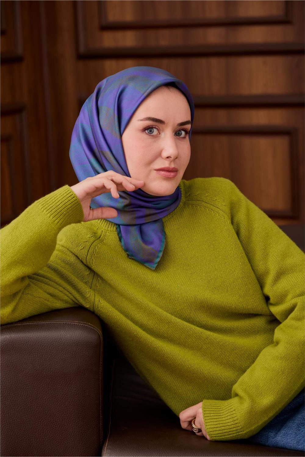 Twill İpek Eşarp Mor-Civert Yeşil Geçişli Kaymaz Tok Duruşlu 90x90