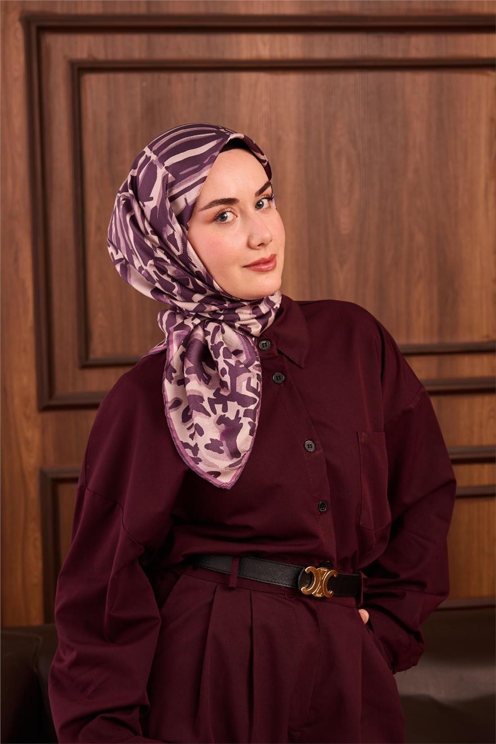 Twill İpek Eşarp Mor-Erguvan Desenli Tok Duruşlu 90x90