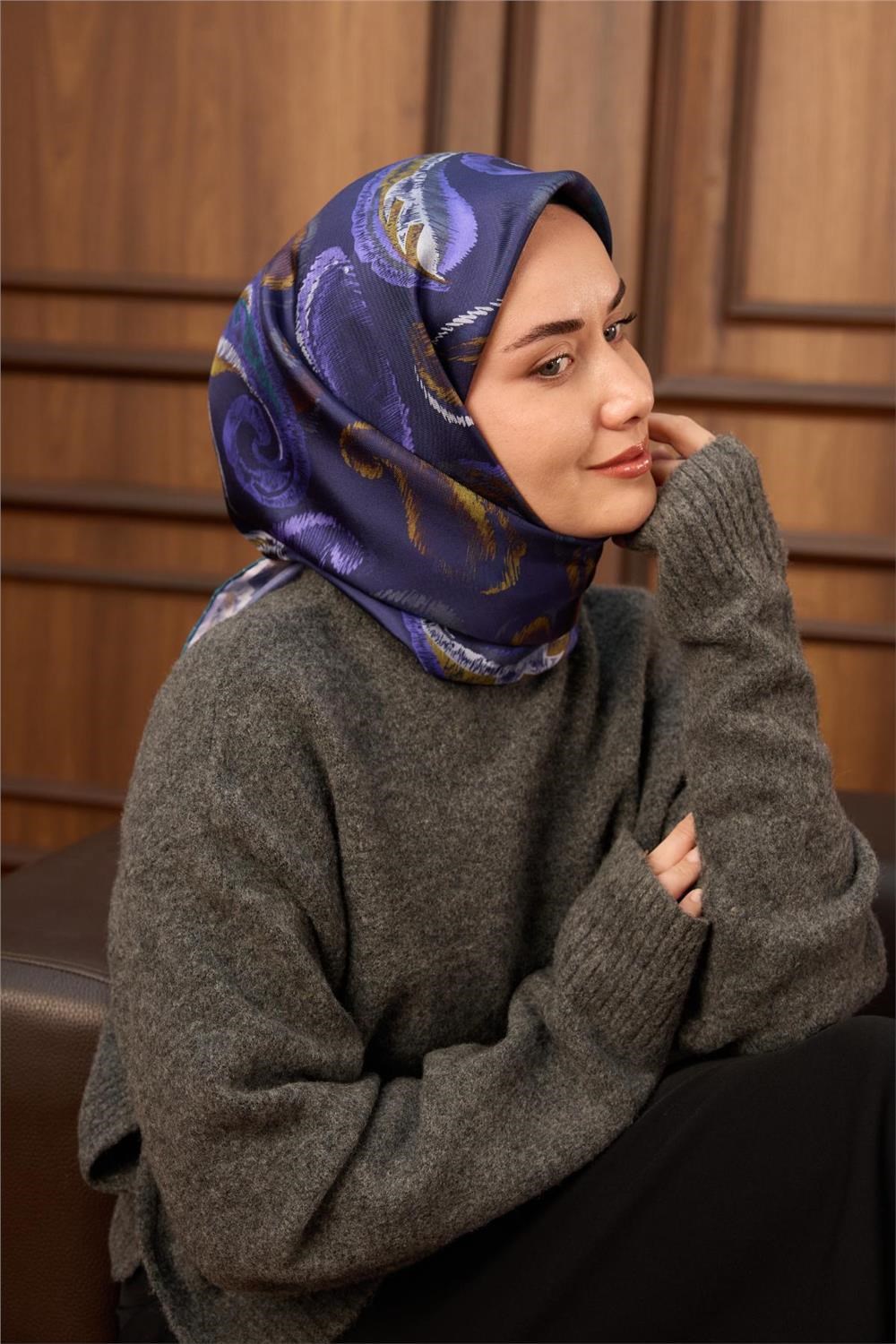 Twill İpek Eşarp Morcivert–Lila Desenli Tok Duruşlu 90x90