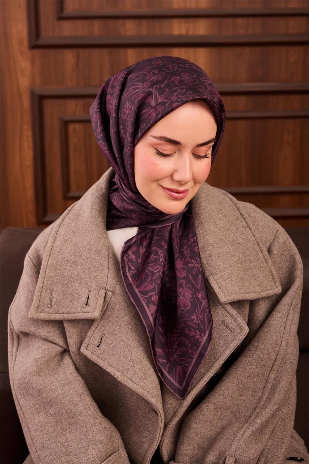 Twill İpek Eşarp Mürdüm Çiçek Desenli Tok Duruşlu 90x90