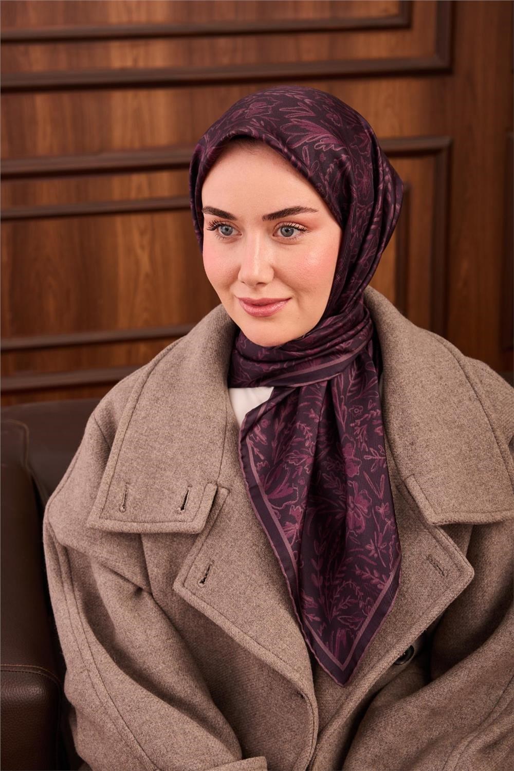 Twill İpek Eşarp Mürdüm Çiçek Desenli Tok Duruşlu 90x90
