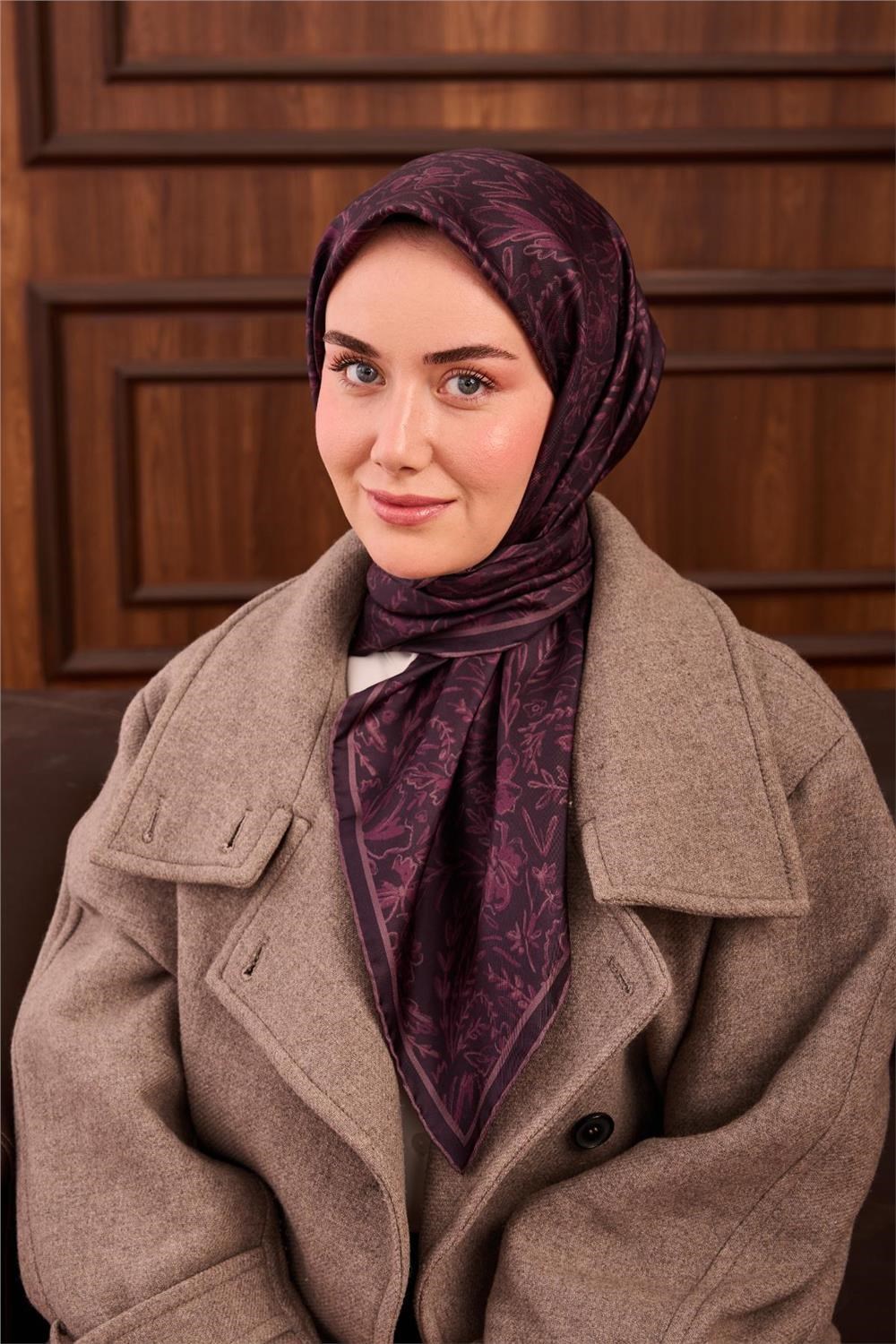 Twill İpek Eşarp Mürdüm Çiçek Desenli Tok Duruşlu 90x90