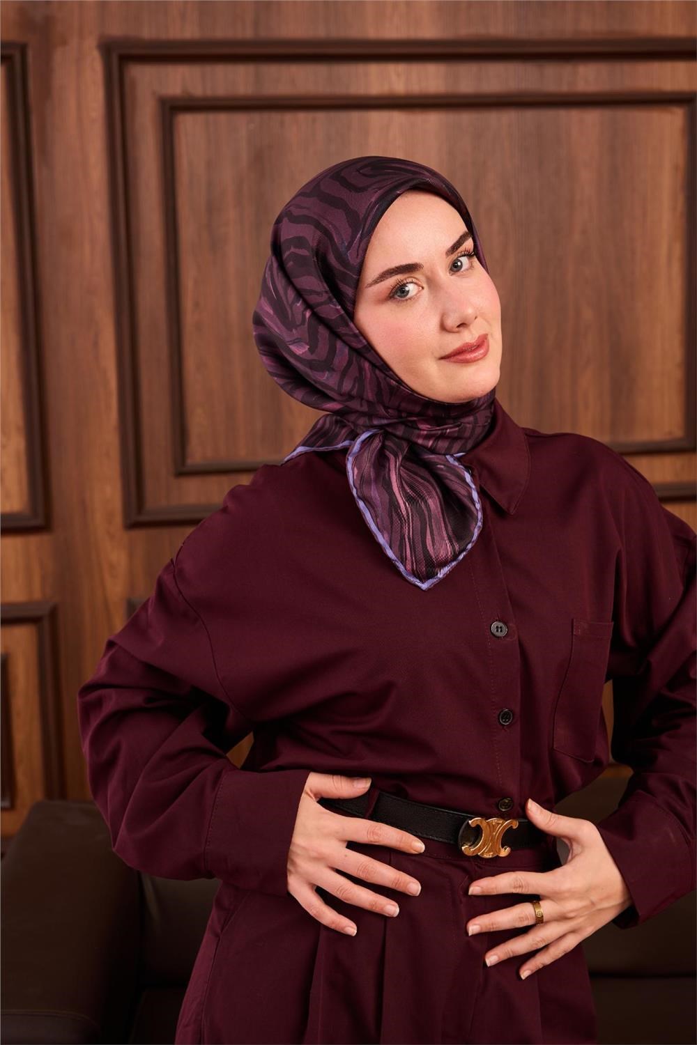 Twill İpek Eşarp Mürdüm Eflatun Geometrik Desenli Tok Duruşlu 90x90