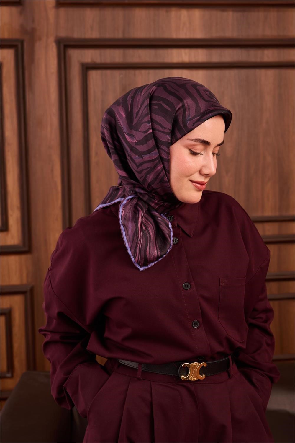 Twill İpek Eşarp Mürdüm Eflatun Geometrik Desenli Tok Duruşlu 90x90