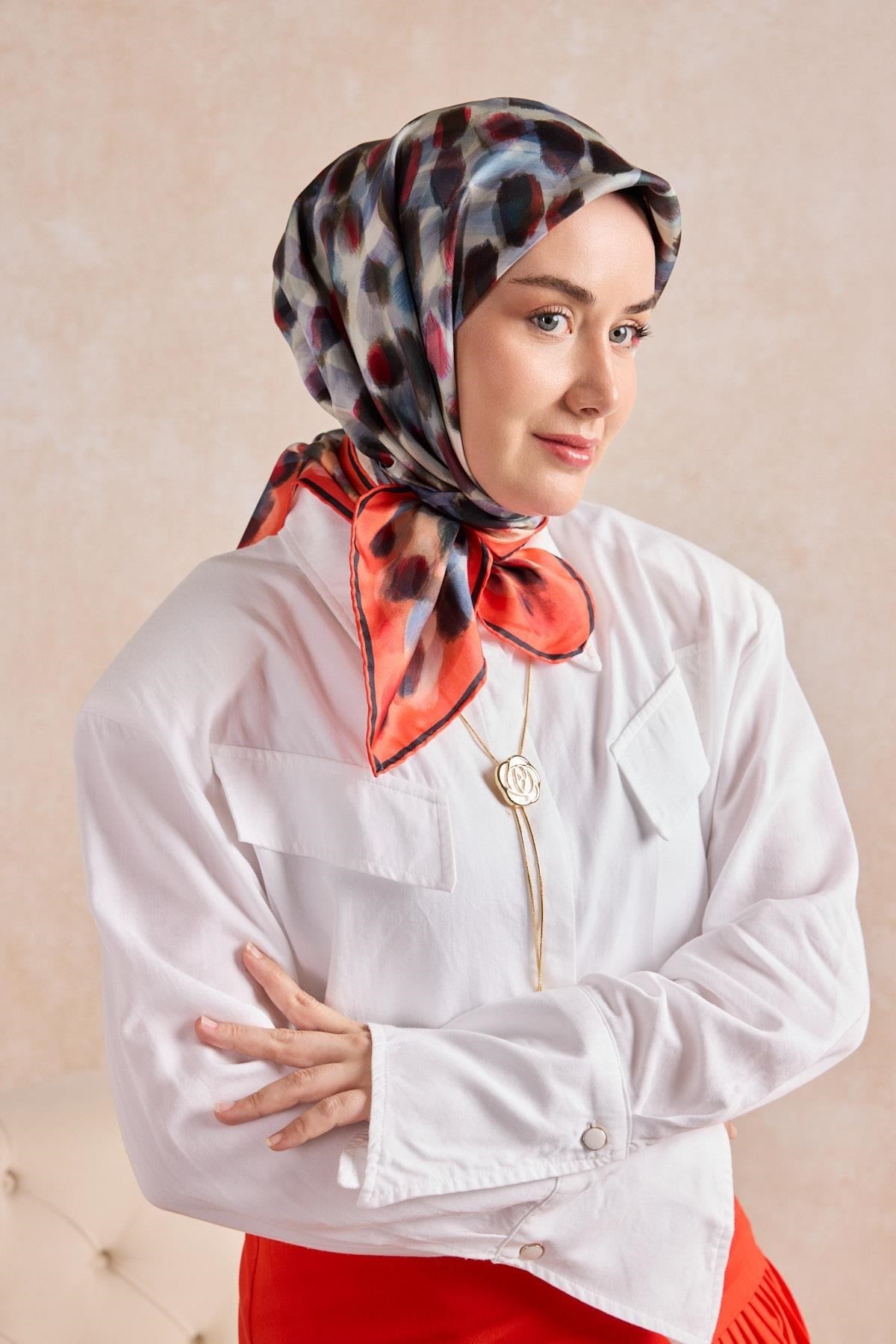 Twill İpek Eşarp Noiré Narçiçeği 90x90