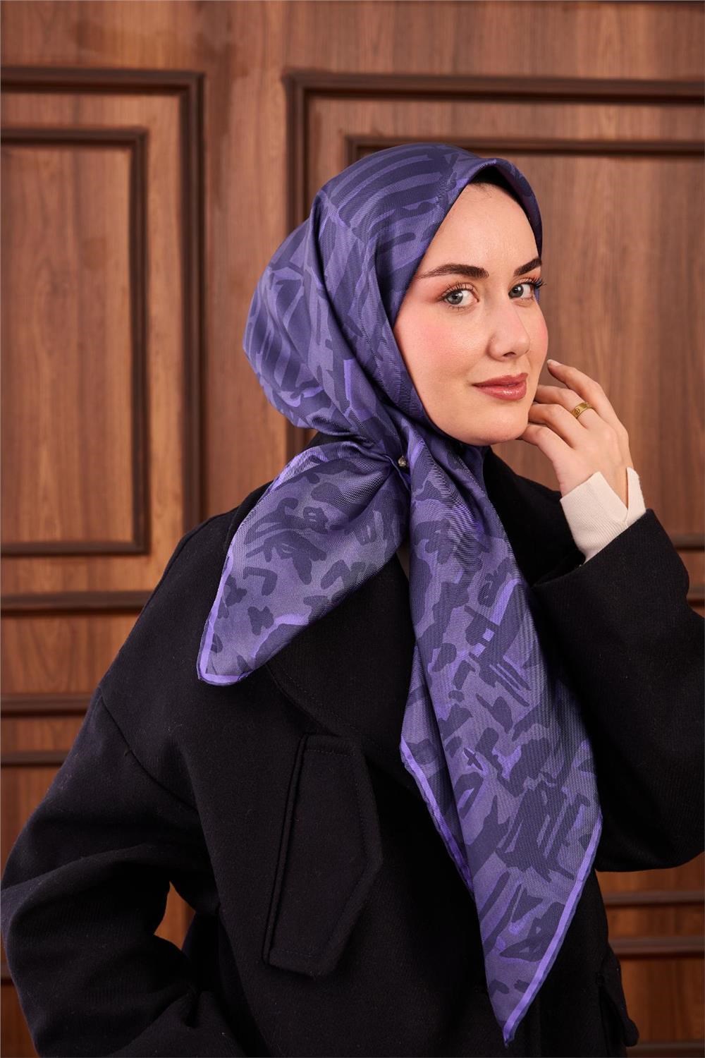 Twill İpek Eşarp Pastel Lila–Lacivert–Eflatun Desenli Tok Duruşlu 90x90
