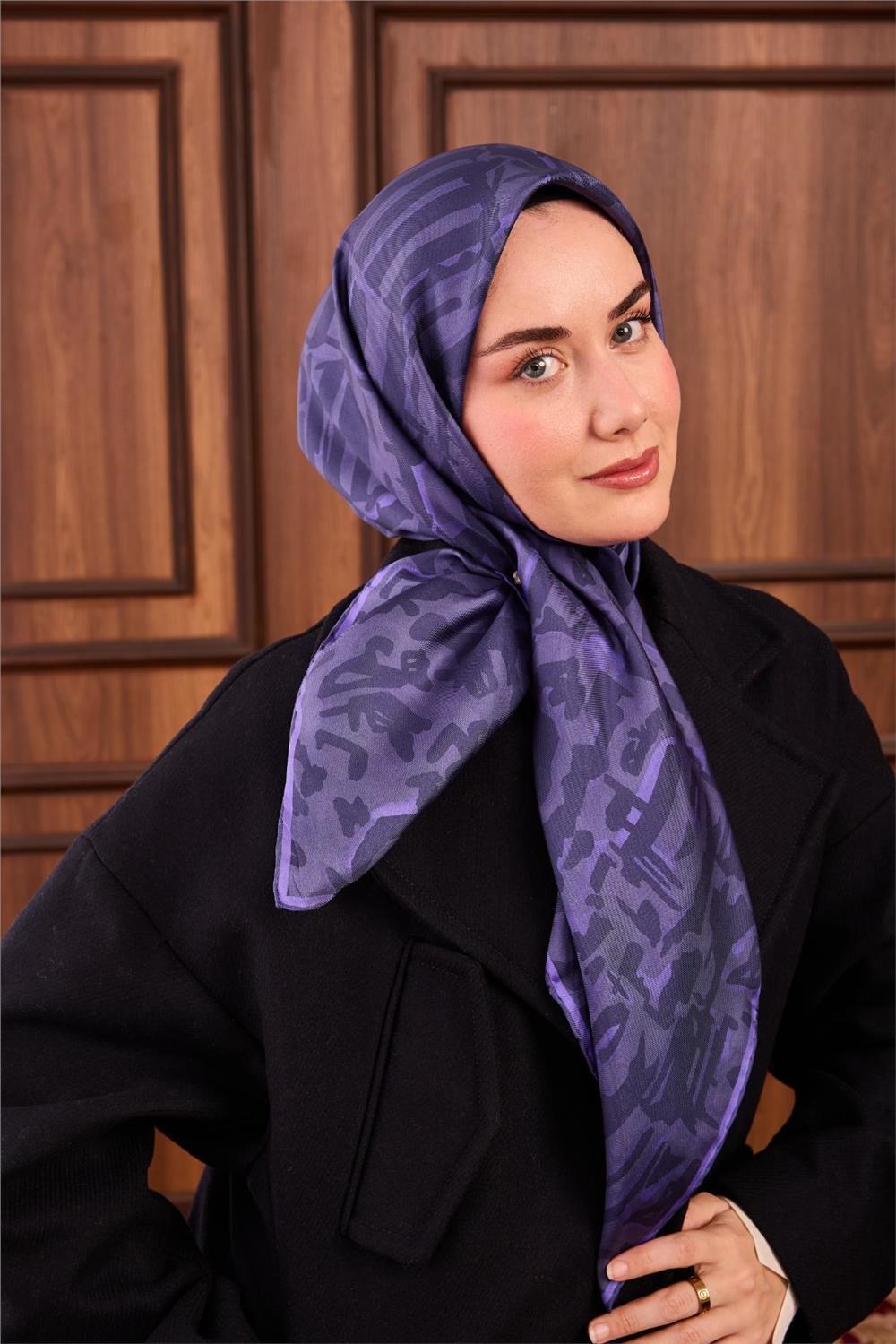 Twill İpek Eşarp Pastel Lila–Lacivert–Eflatun Desenli Tok Duruşlu 90x90
