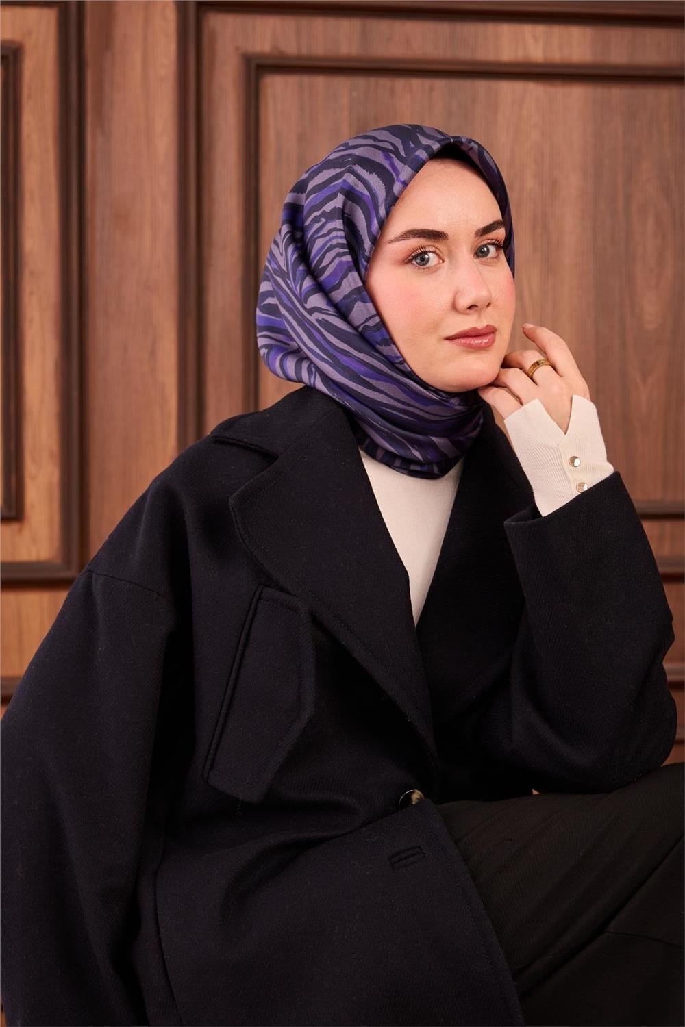 Twill İpek Eşarp Pastel Mor Geometrik Desenli Tok Duruşlu 90x90