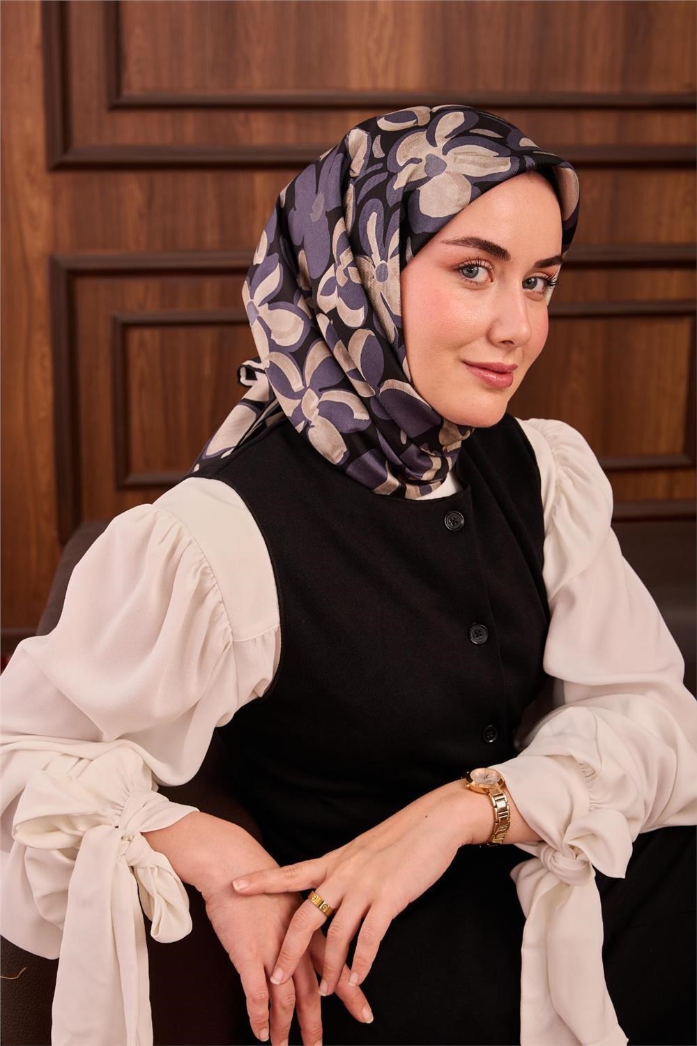 Twill İpek Eşarp Pastel Mor Taş Siyah Papatya Desenli Tok Duruşlu 90x90