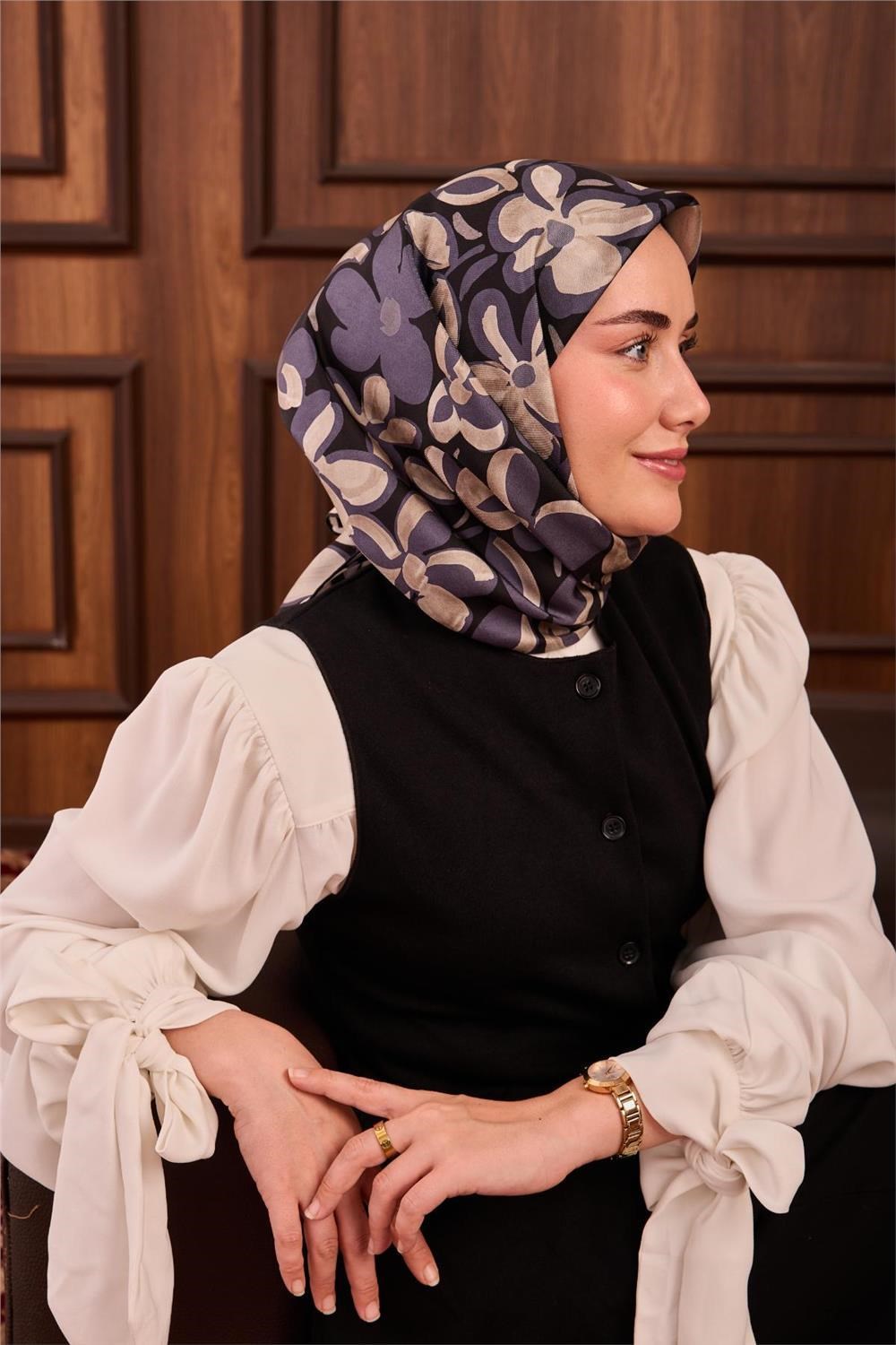 Twill İpek Eşarp Pastel Mor Taş Siyah Papatya Desenli Tok Duruşlu 90x90