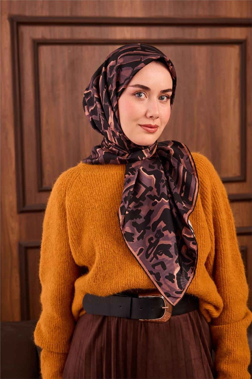 Twill İpek Eşarp Pastel Mor–Siyah–Soğan Kabuğu Desenli Tok Duruşlu 90x90