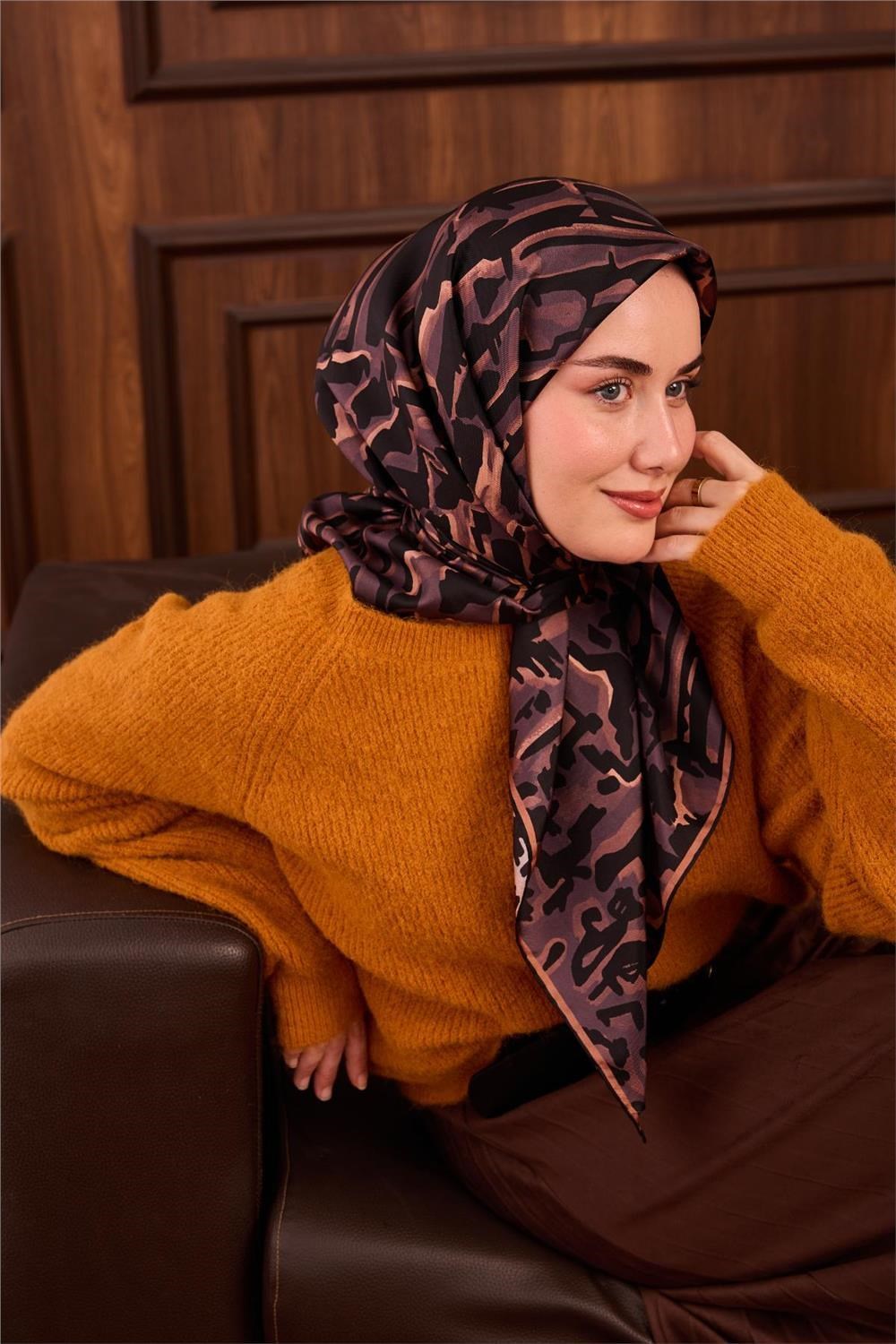 Twill İpek Eşarp Pastel Mor–Siyah–Soğan Kabuğu Desenli Tok Duruşlu 90x90