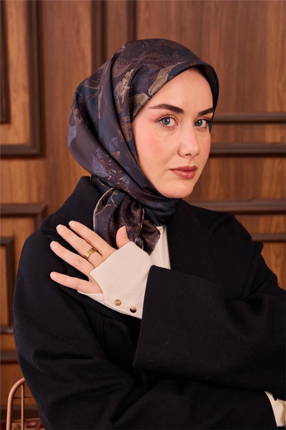 Twill İpek Eşarp Petrol Mavi-Yeşil Çiçek Desenli Tok Duruşlu Kaymaz 90x90
