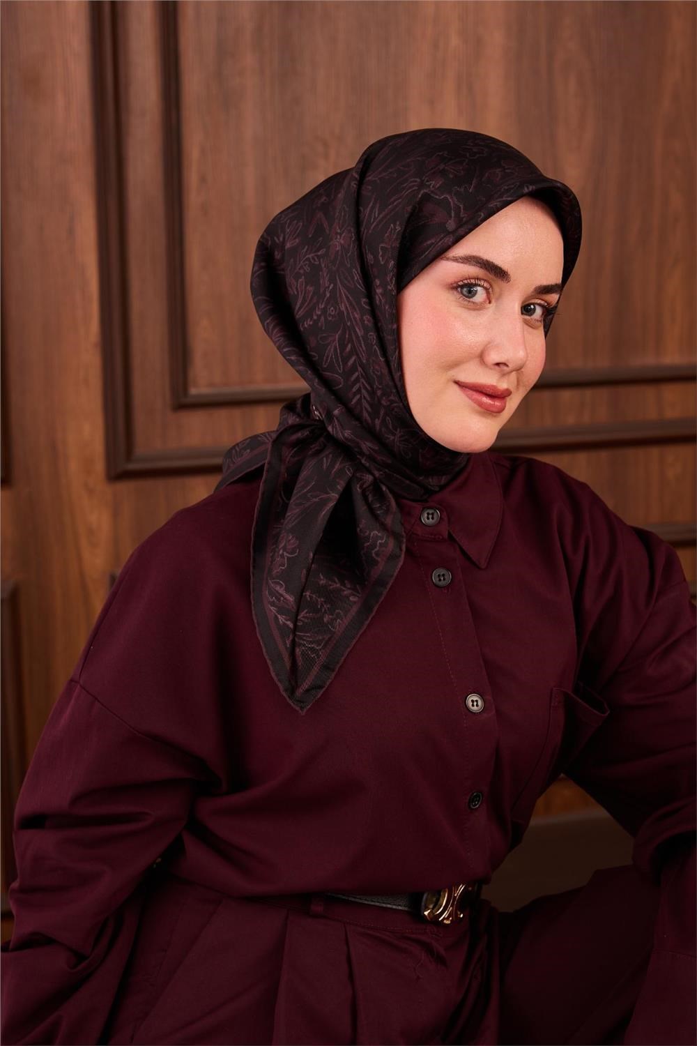Twill İpek Eşarp Siyah Bordo Çiçek Desenli Tok Duruşlu 90x90