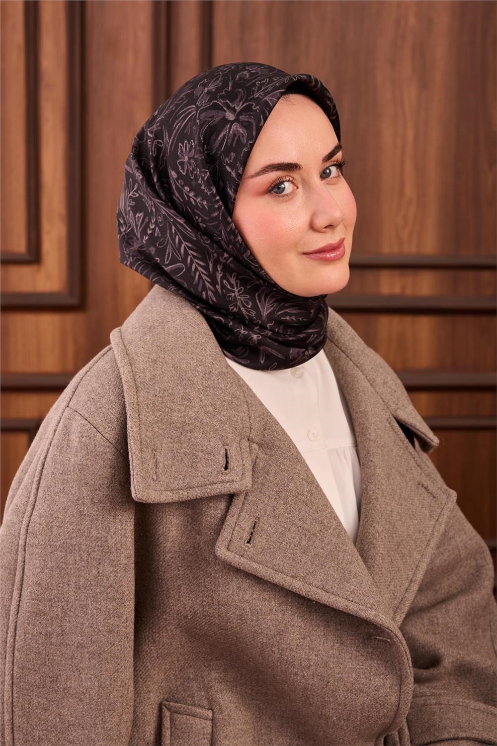 Twill İpek Eşarp Siyah Füme Çiçek Desenli Tok Duruşlu 90x90