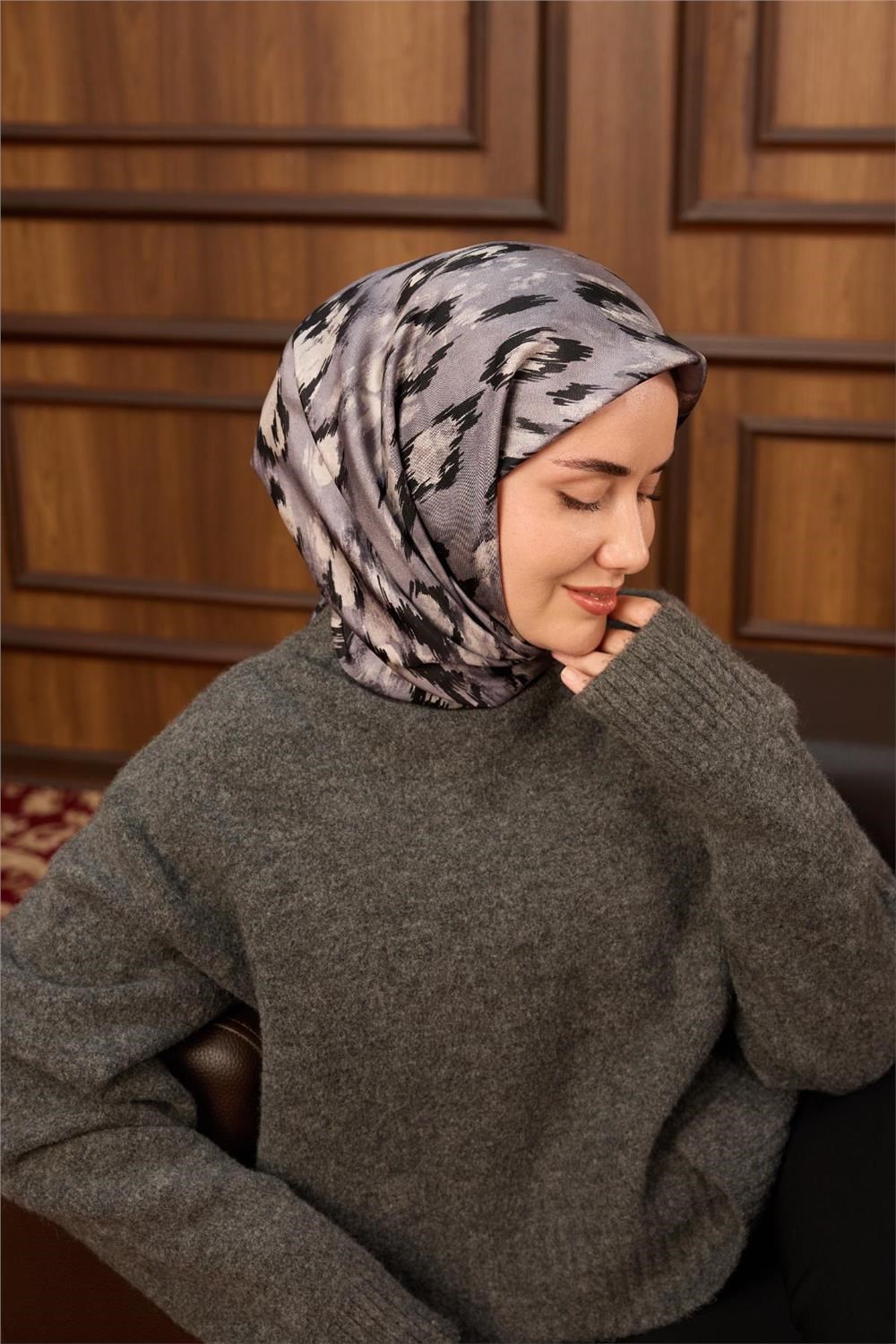 Twill İpek Eşarp Siyah-Füme Desenli Tok Duruşlu 90x90