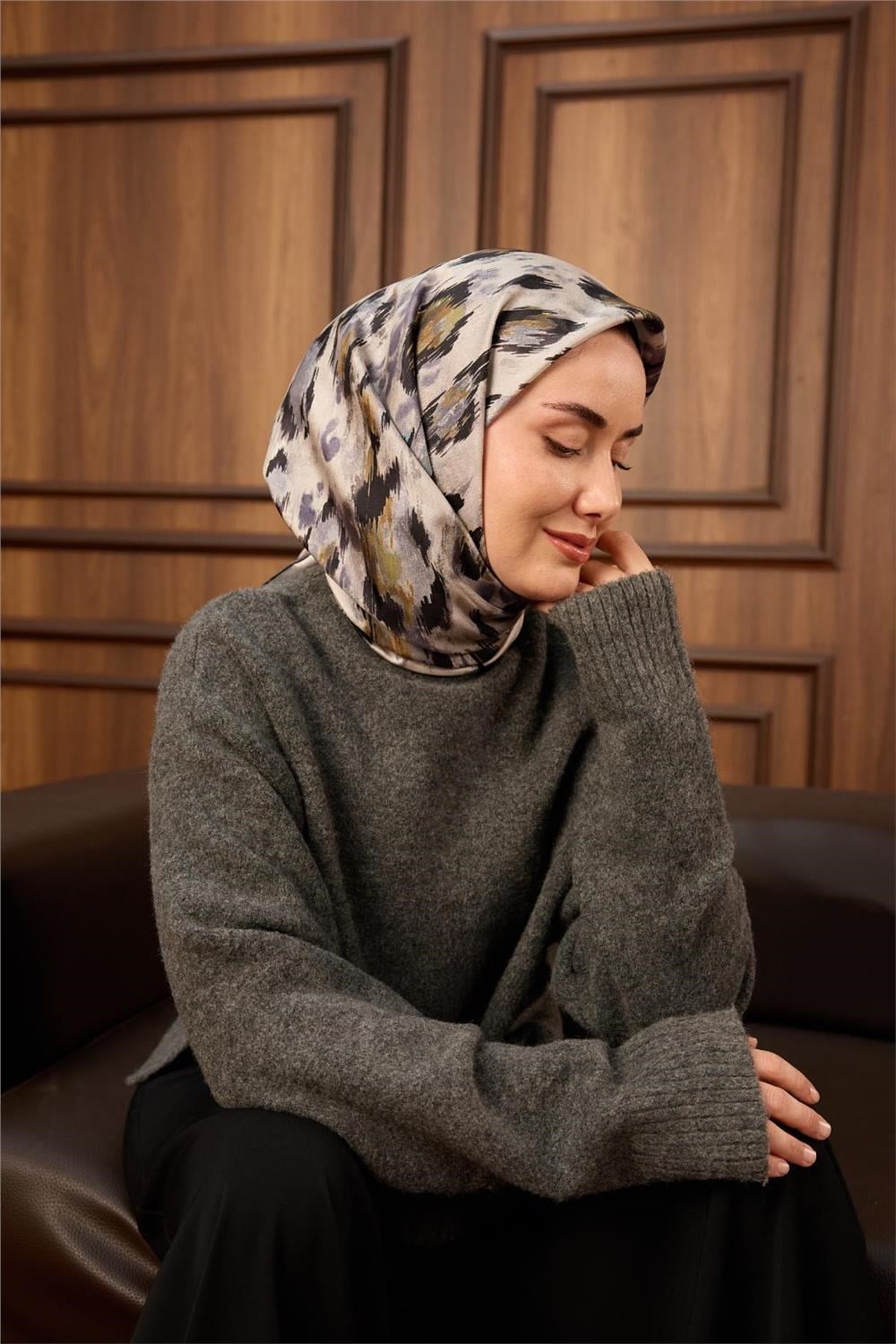 Twill İpek Eşarp Siyah-Füme Soyut Desenli Tok Duruşlu 90x90