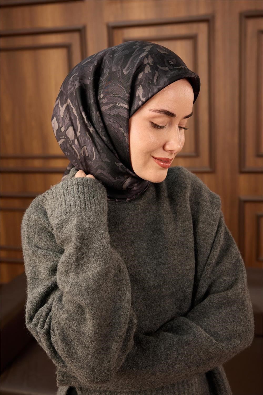 Twill İpek Eşarp Siyah-Gri Desenli Tok Duruşlu 90x90