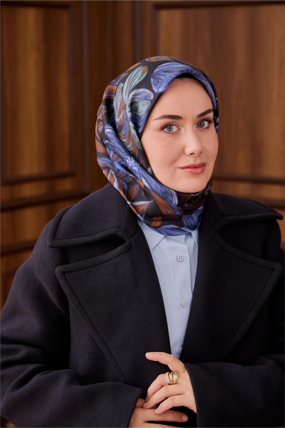 Twill İpek Eşarp Siyah-Kahverengi Yaprak Desenli Tok Duruşlu 90x90