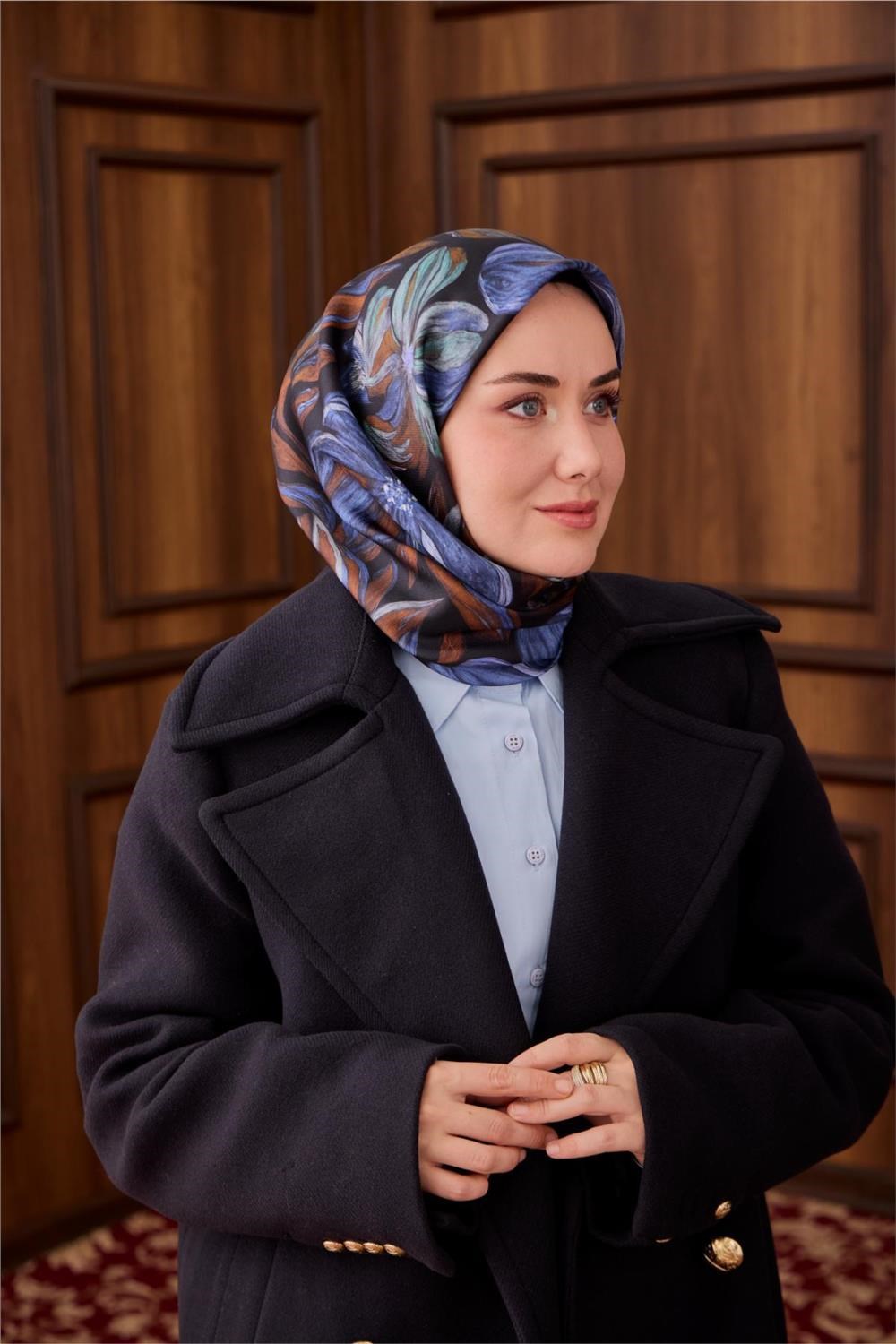Twill İpek Eşarp Siyah-Kahverengi Yaprak Desenli Tok Duruşlu 90x90