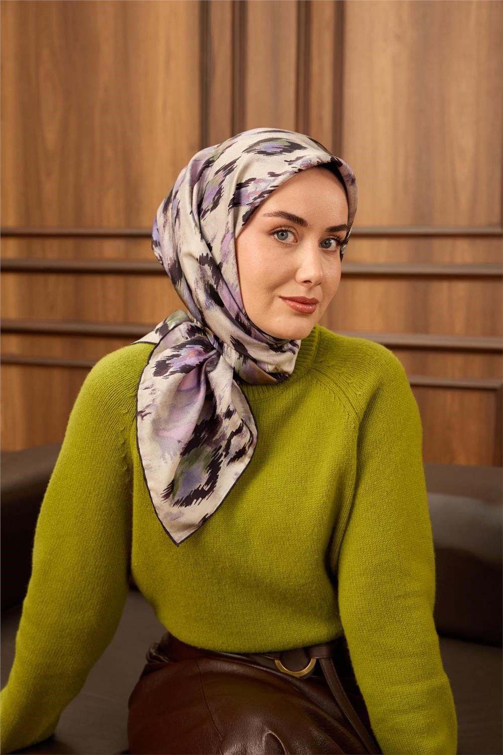 Twill İpek Eşarp Siyah-Koyu Mor Soyut Desenli Tok Duruşlu 90x90