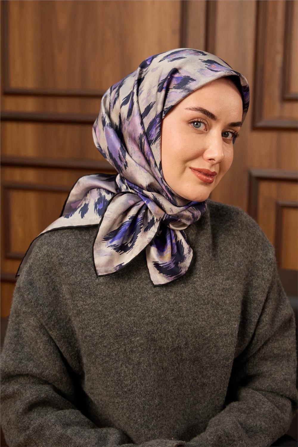 Twill İpek Eşarp Siyah-Leylak Desenli Tok Duruşlu 90x90