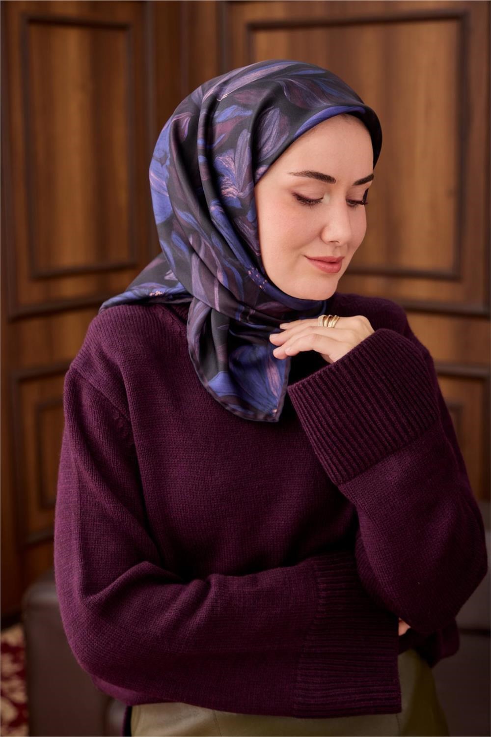 Twill İpek Eşarp Siyah-Mor Soyut Desenli Tok Duruşlu 90x90