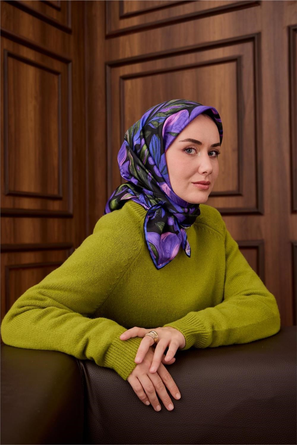 Twill İpek Eşarp Siyah-Mor Yeşil Çiçek Desenli Tok Duruşlu 90x90