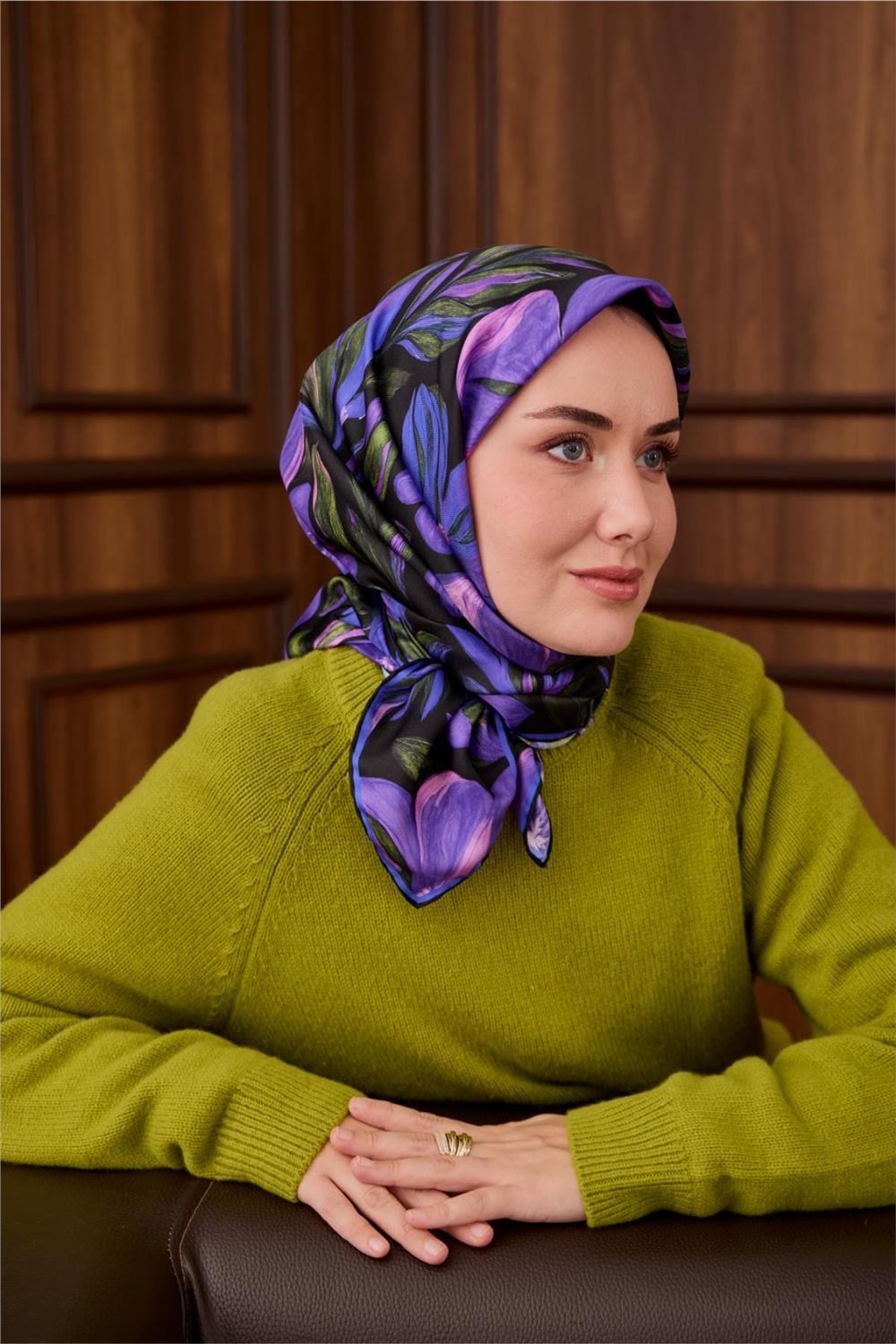Twill İpek Eşarp Siyah-Mor Yeşil Çiçek Desenli Tok Duruşlu 90x90