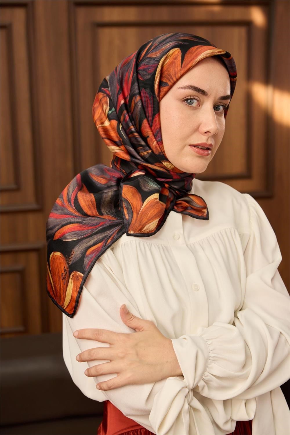 Twill İpek Eşarp Siyah-Turuncu Yaprak Desenli Tok Duruşlu 90x90