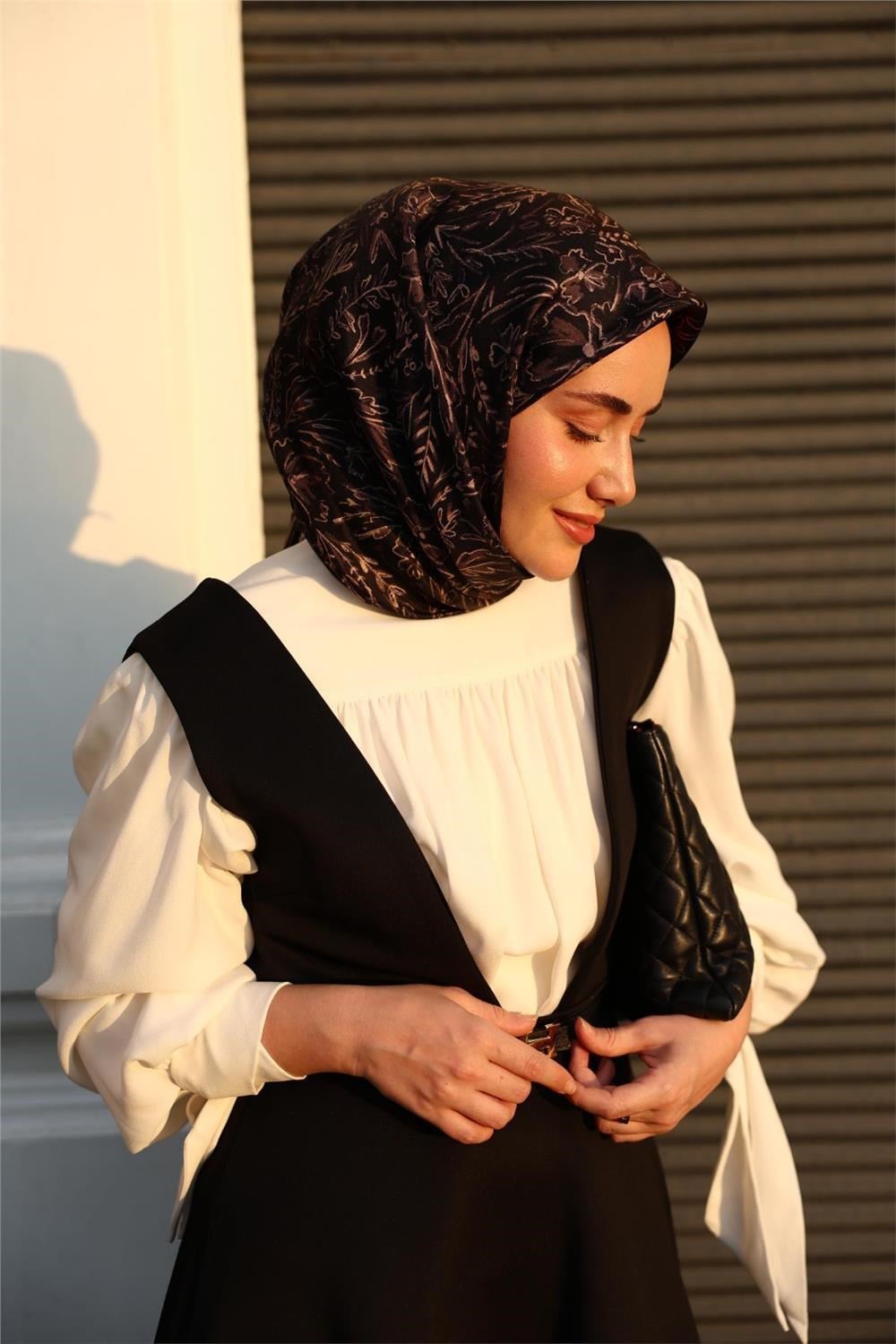 Twill İpek Eşarp Siyah Vizon Çiçek Desenli Tok Duruşlu 90x90