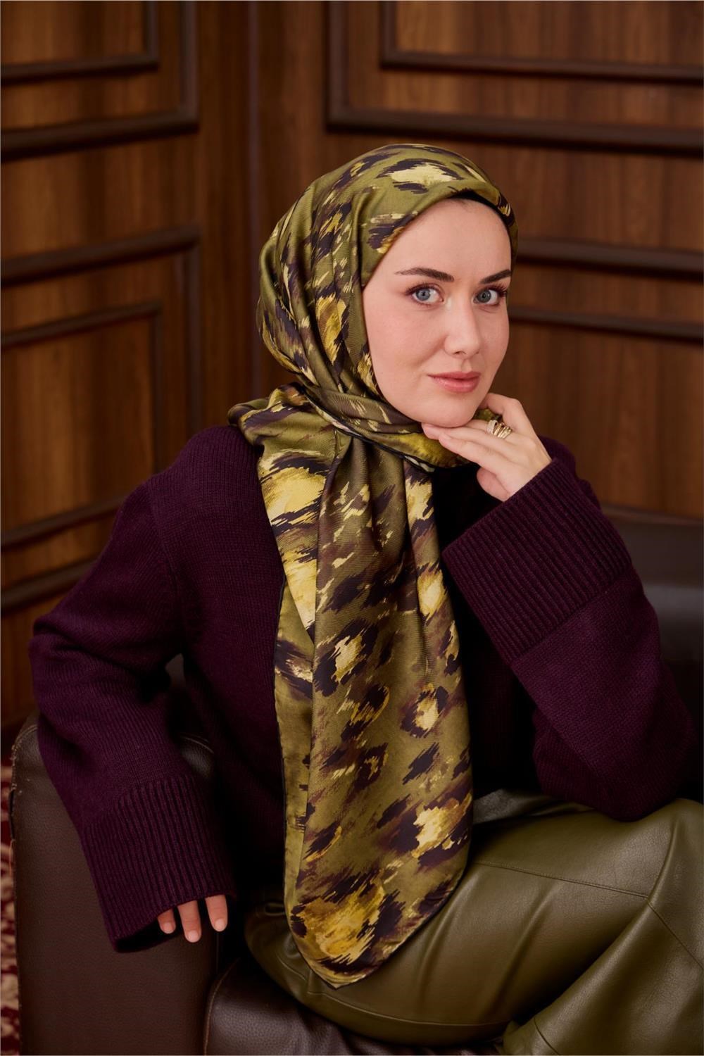 Twill İpek Eşarp Siyah-Yeşil Desenli Tok Duruşlu 90x90