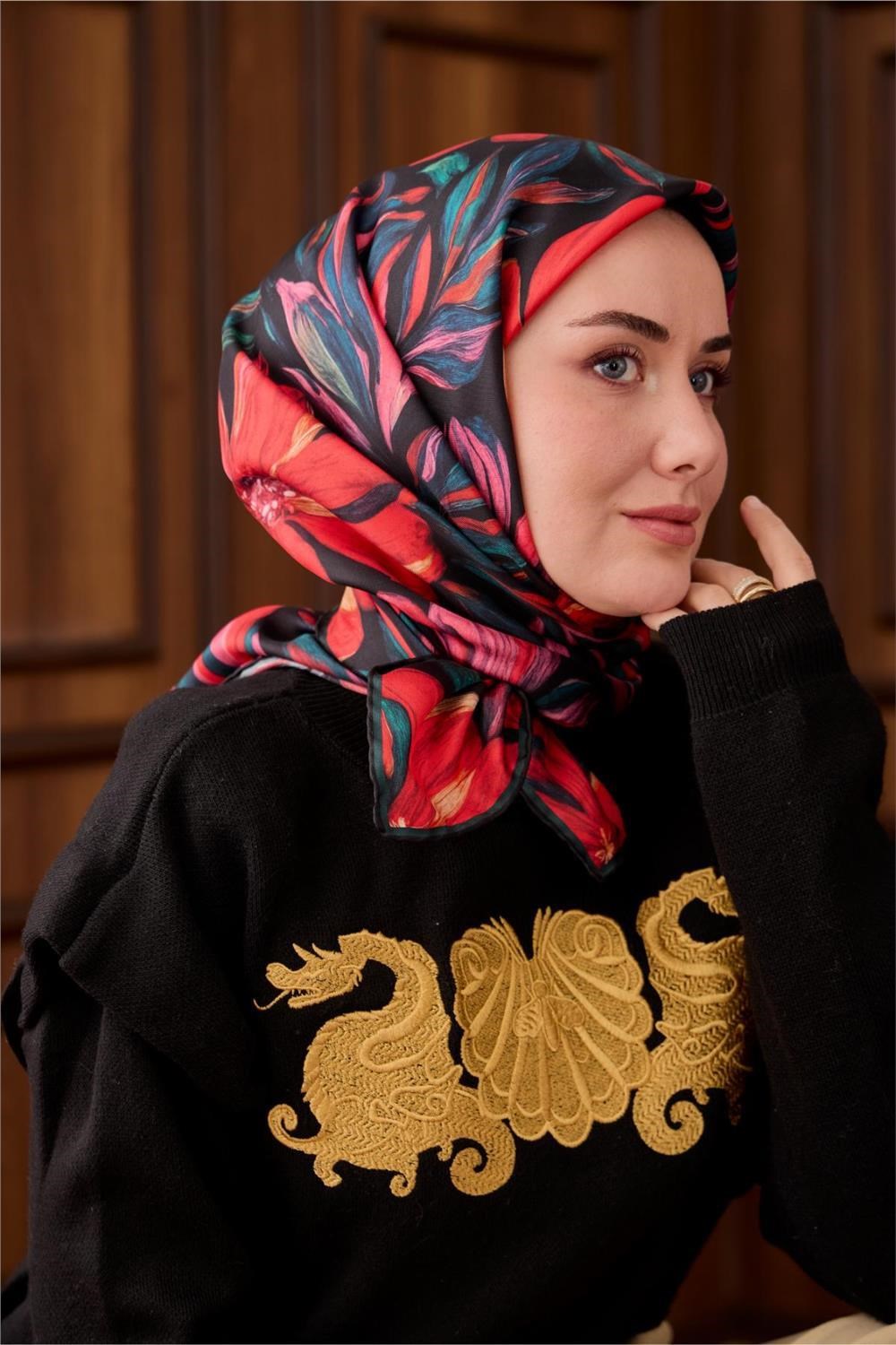 Twill İpek Eşarp Siyah-Zümrüt Mercan Desenli Tok Duruşlu 90x90