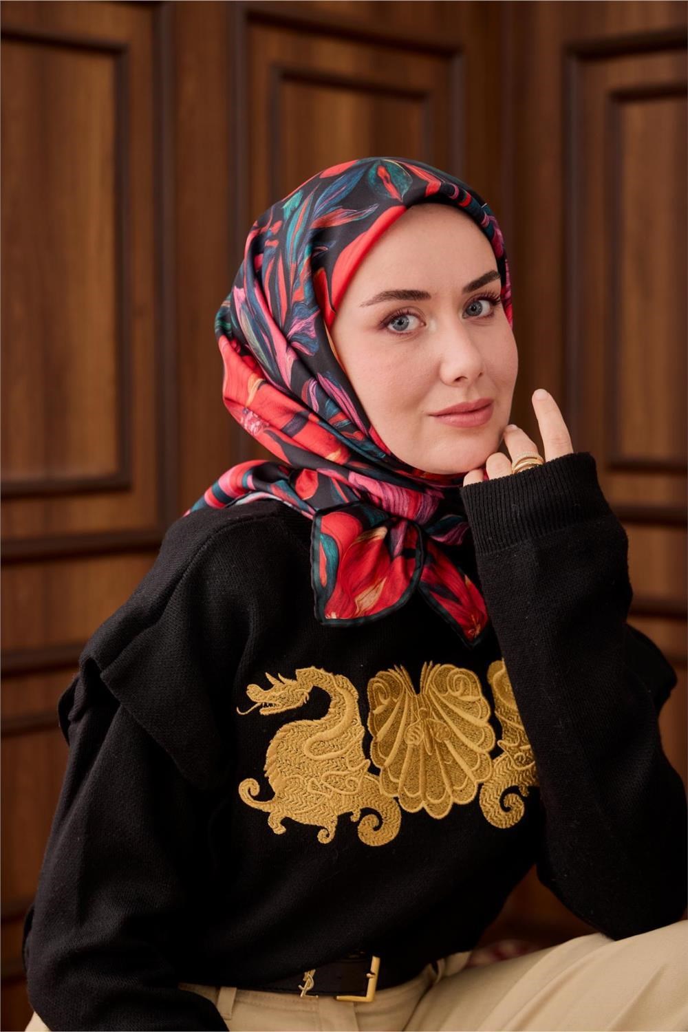 Twill İpek Eşarp Siyah-Zümrüt Mercan Desenli Tok Duruşlu 90x90